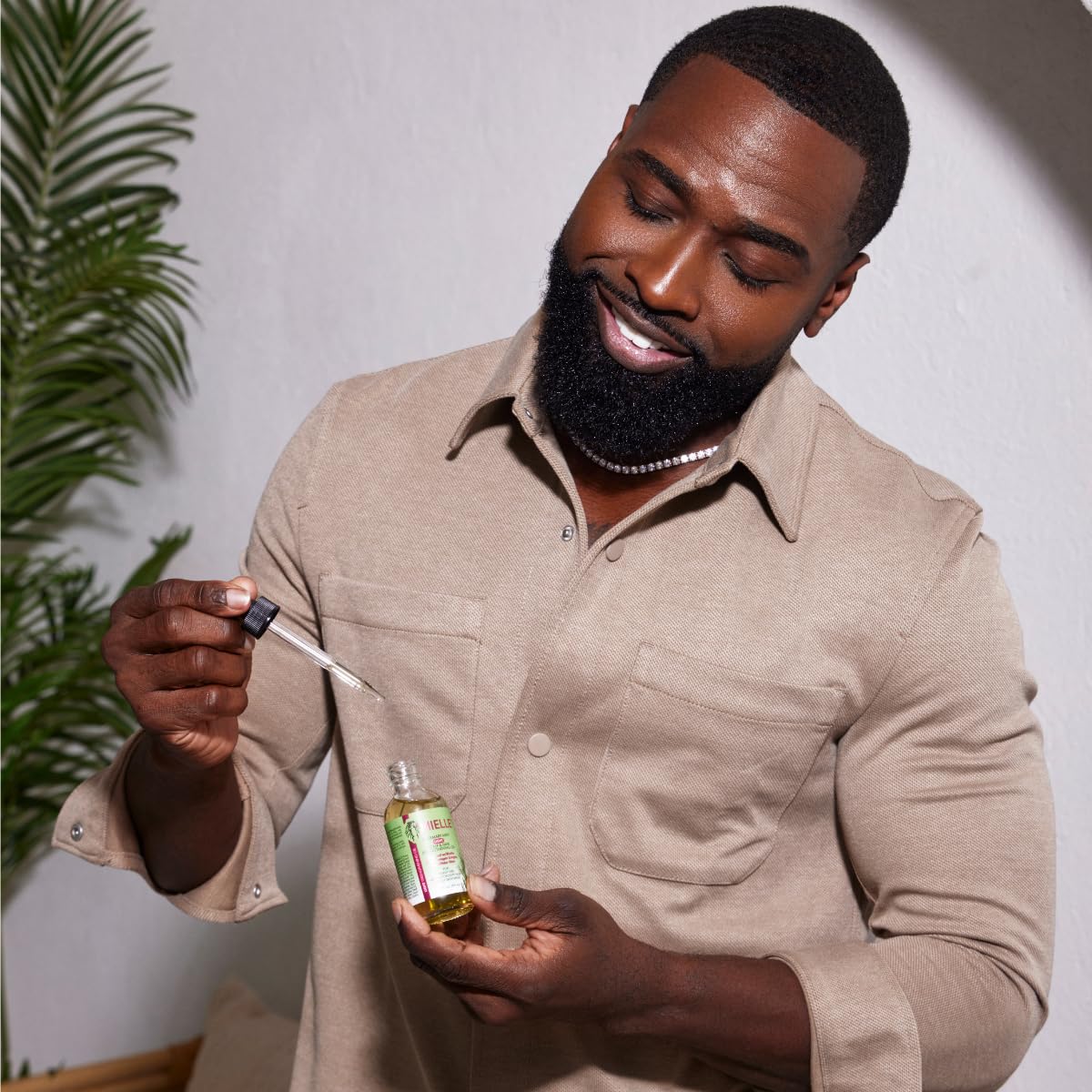 Mielle Organics Men's Grooming Bundle Rosemary Mint - 5-Piece Complete Routine - Biotin-Infused Shampoo, Conditioner, Scalp & Hair Oils, Hair Quenching Pomade - Image 3